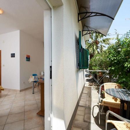 Apartments Mare - 30 M From Pebble Beach Сегет-Враница Экстерьер фото