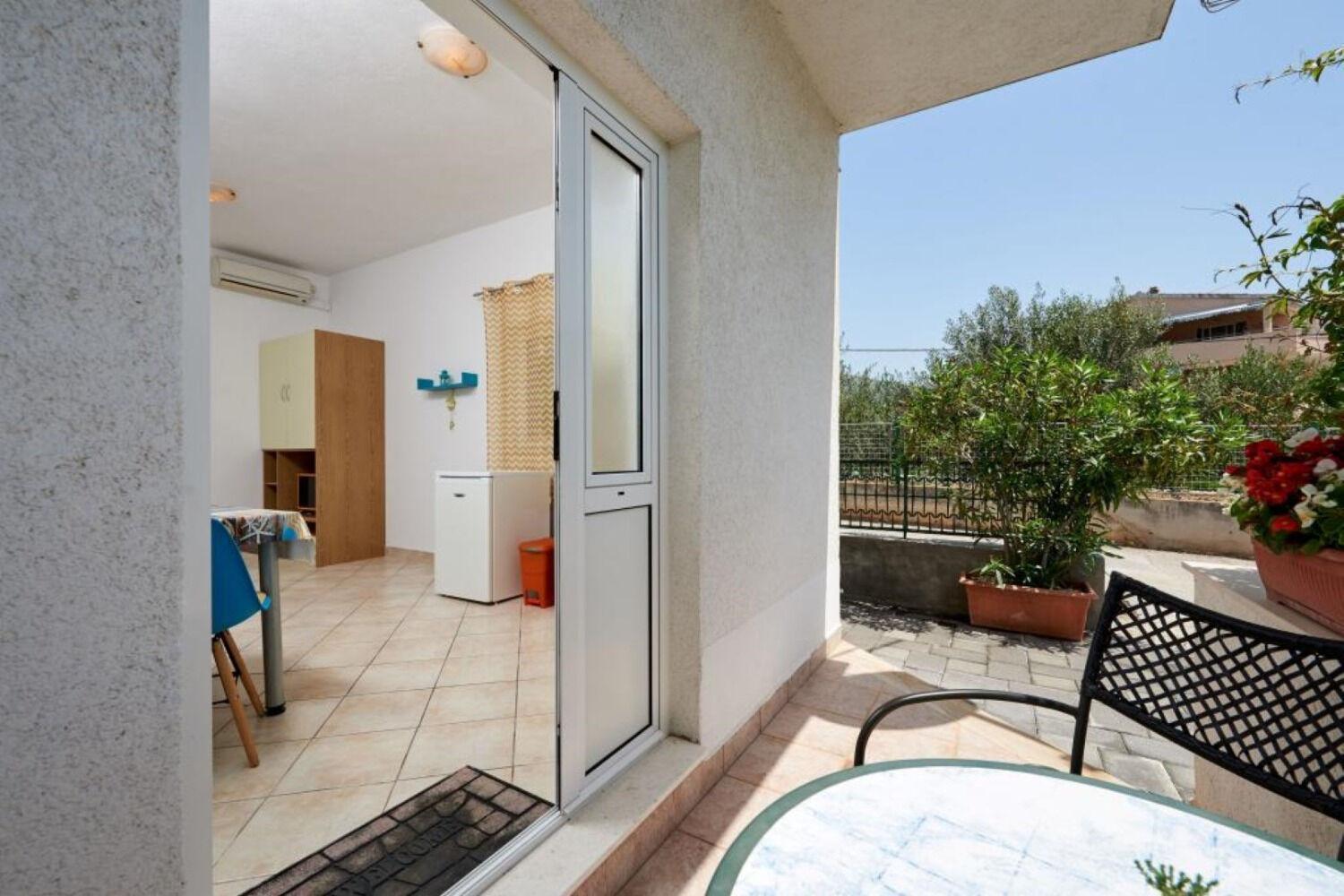 Apartments Mare - 30 M From Pebble Beach Сегет-Враница Экстерьер фото