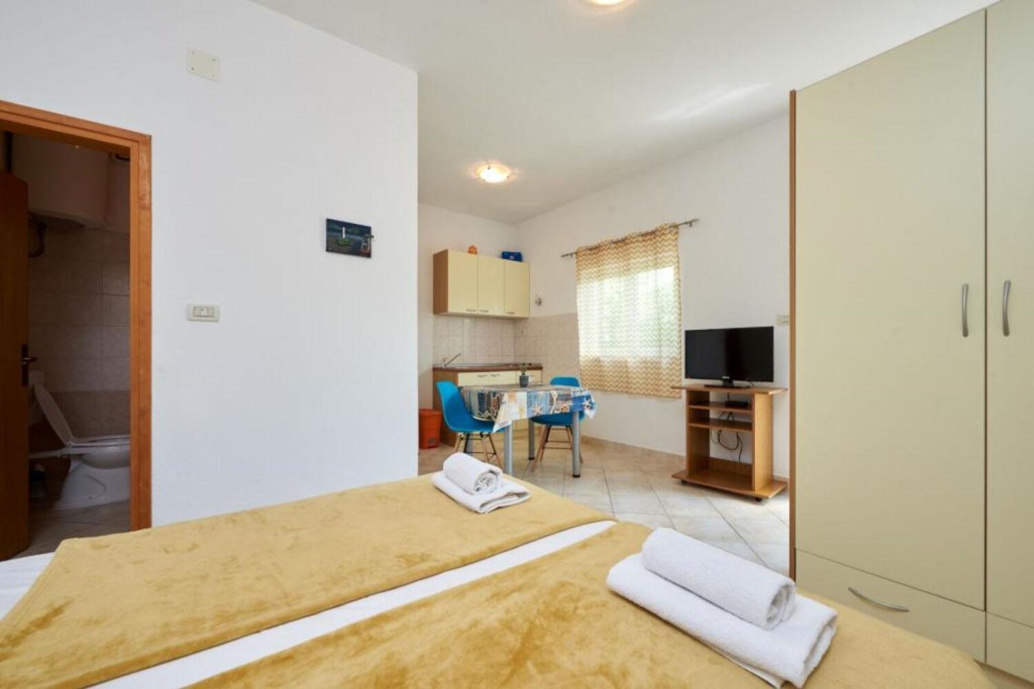 Apartments Mare - 30 M From Pebble Beach Сегет-Враница Экстерьер фото