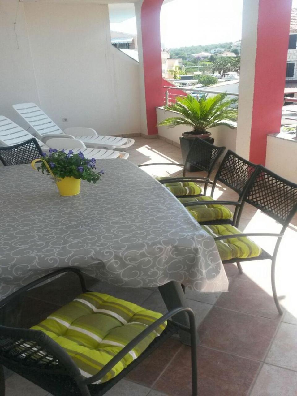 Apartments Mare - 30 M From Pebble Beach Сегет-Враница Экстерьер фото