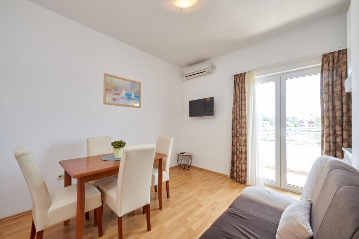 Apartments Mare - 30 M From Pebble Beach Сегет-Враница Экстерьер фото