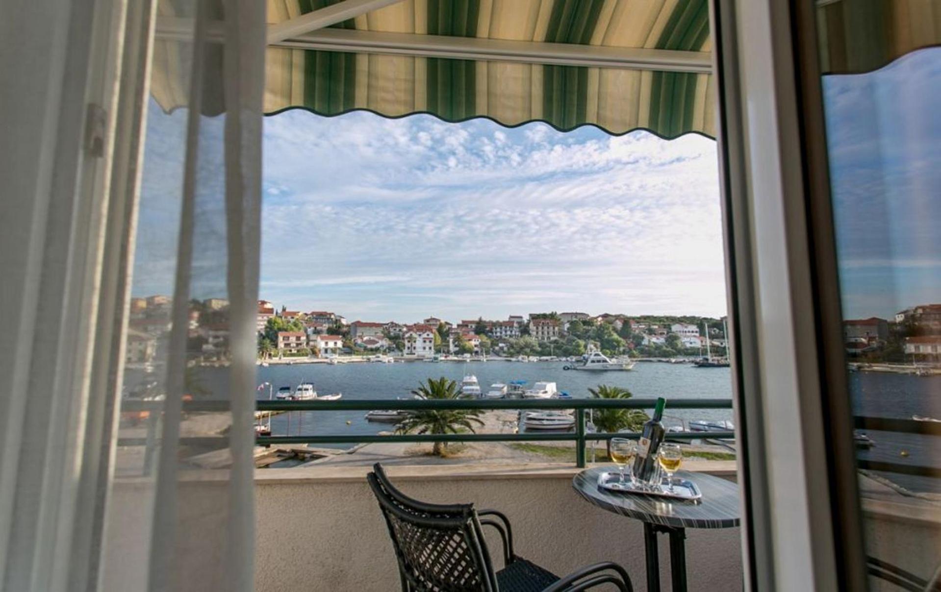 Apartments Mare - 30 M From Pebble Beach Сегет-Враница Экстерьер фото