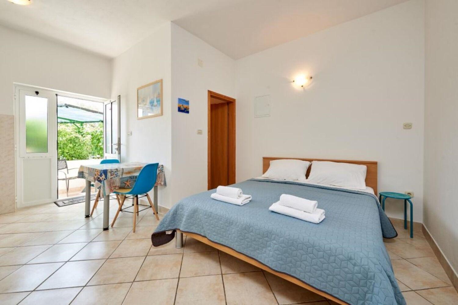 Apartments Mare - 30 M From Pebble Beach Сегет-Враница Экстерьер фото