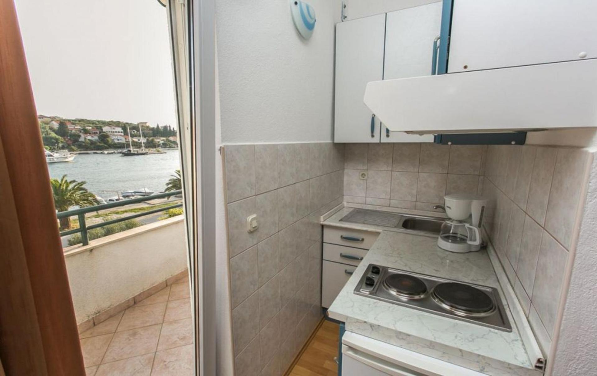 Apartments Mare - 30 M From Pebble Beach Сегет-Враница Экстерьер фото