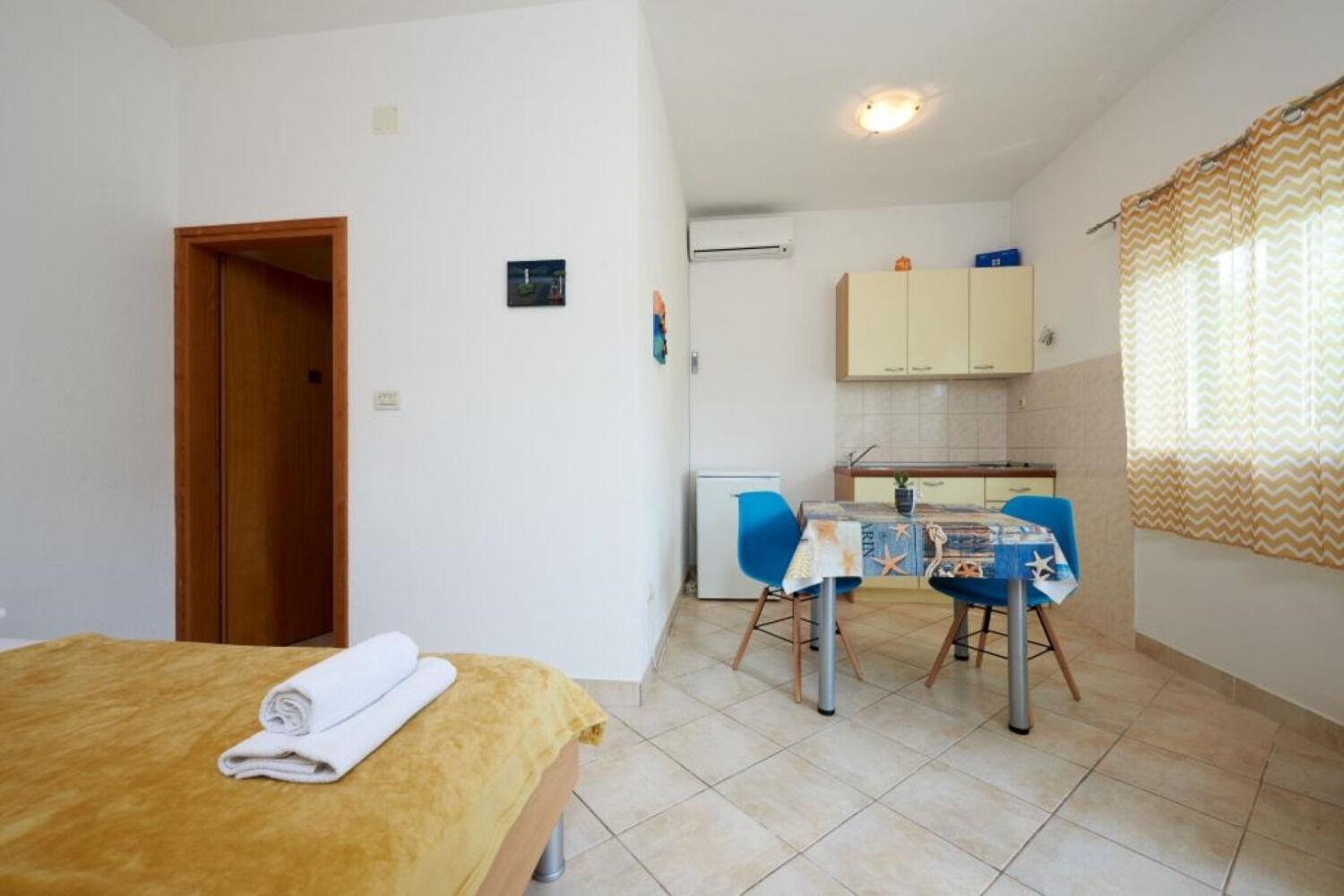 Apartments Mare - 30 M From Pebble Beach Сегет-Враница Экстерьер фото