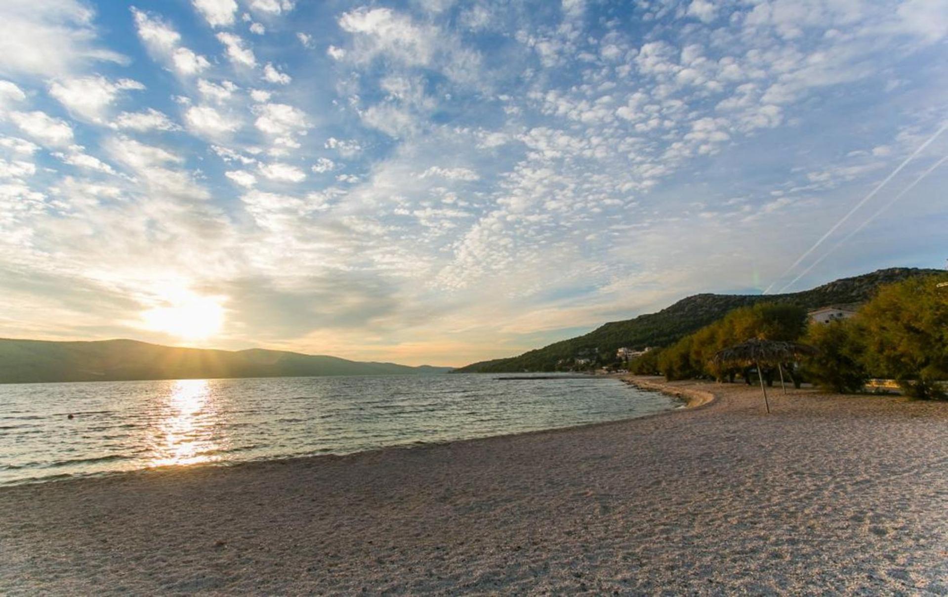 Apartments Mare - 30 M From Pebble Beach Сегет-Враница Экстерьер фото