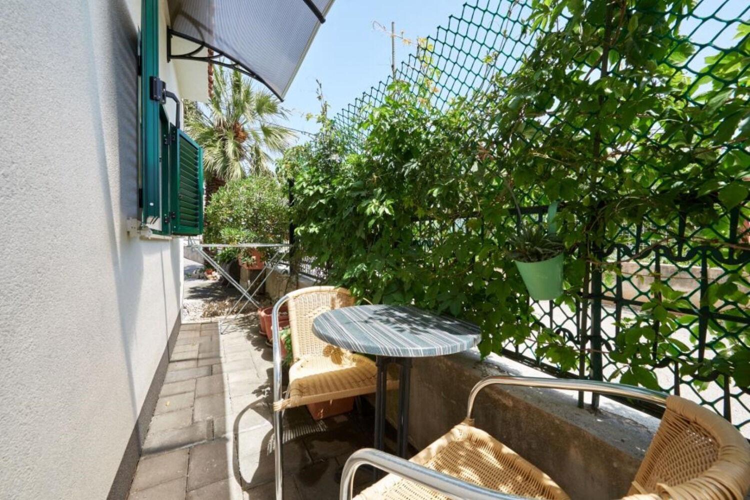 Apartments Mare - 30 M From Pebble Beach Сегет-Враница Экстерьер фото