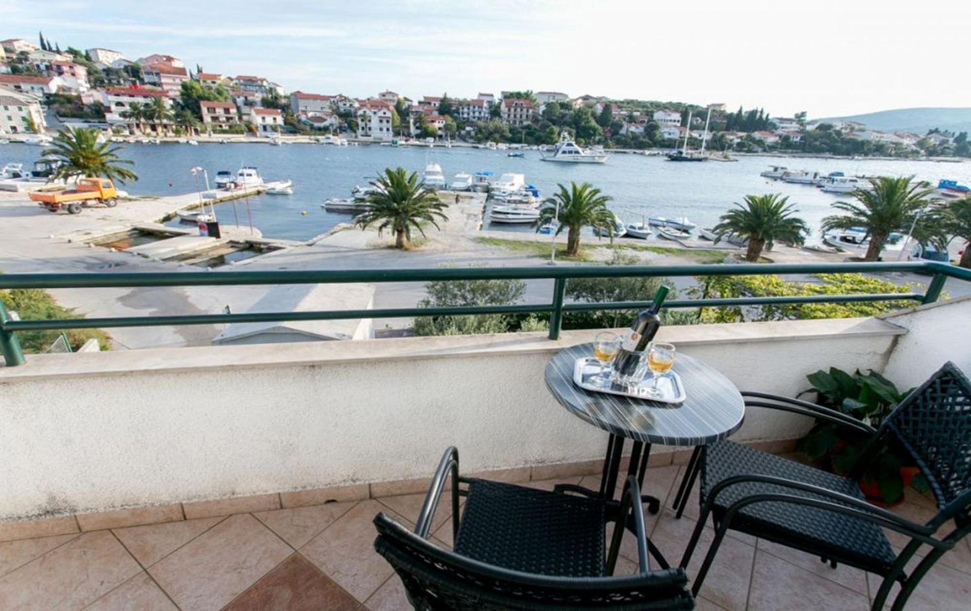 Apartments Mare - 30 M From Pebble Beach Сегет-Враница Экстерьер фото