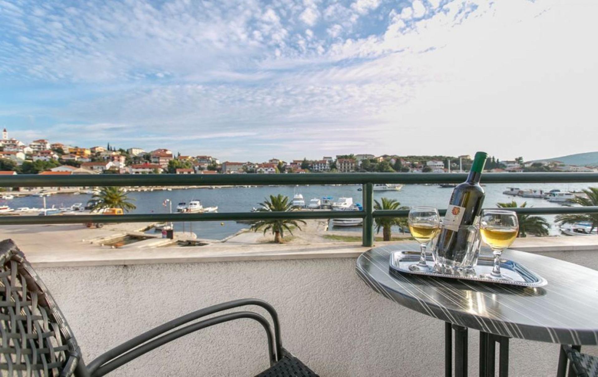 Apartments Mare - 30 M From Pebble Beach Сегет-Враница Экстерьер фото